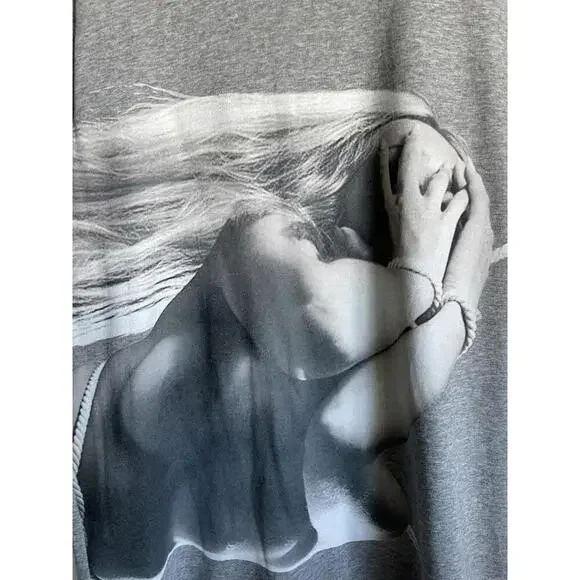 100% authentic Givenchy Nude Girl Grey T-Shirt XL - Picture 4 of 6